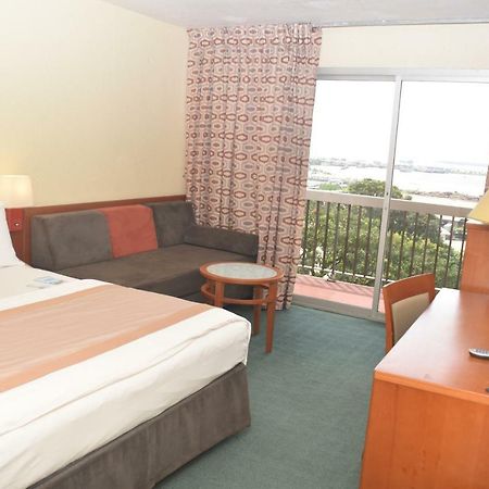 Hotel Sawa Дуала Екстериор снимка