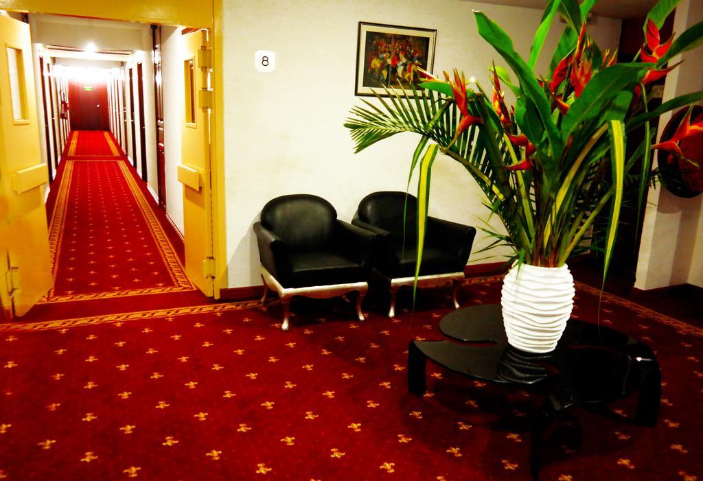 Hotel Sawa Дуала Екстериор снимка