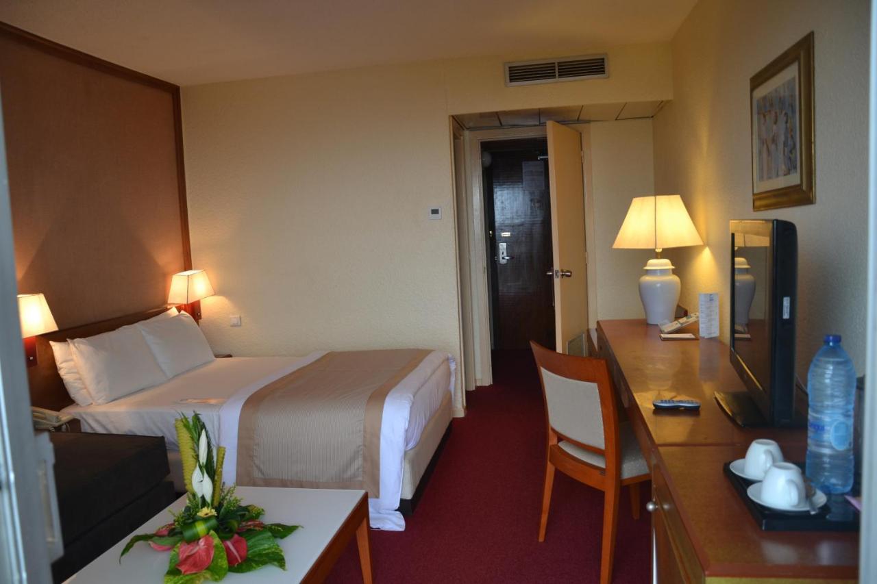 Hotel Sawa Дуала Екстериор снимка