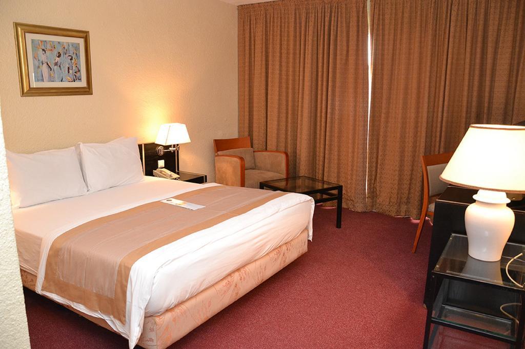 Hotel Sawa Дуала Екстериор снимка