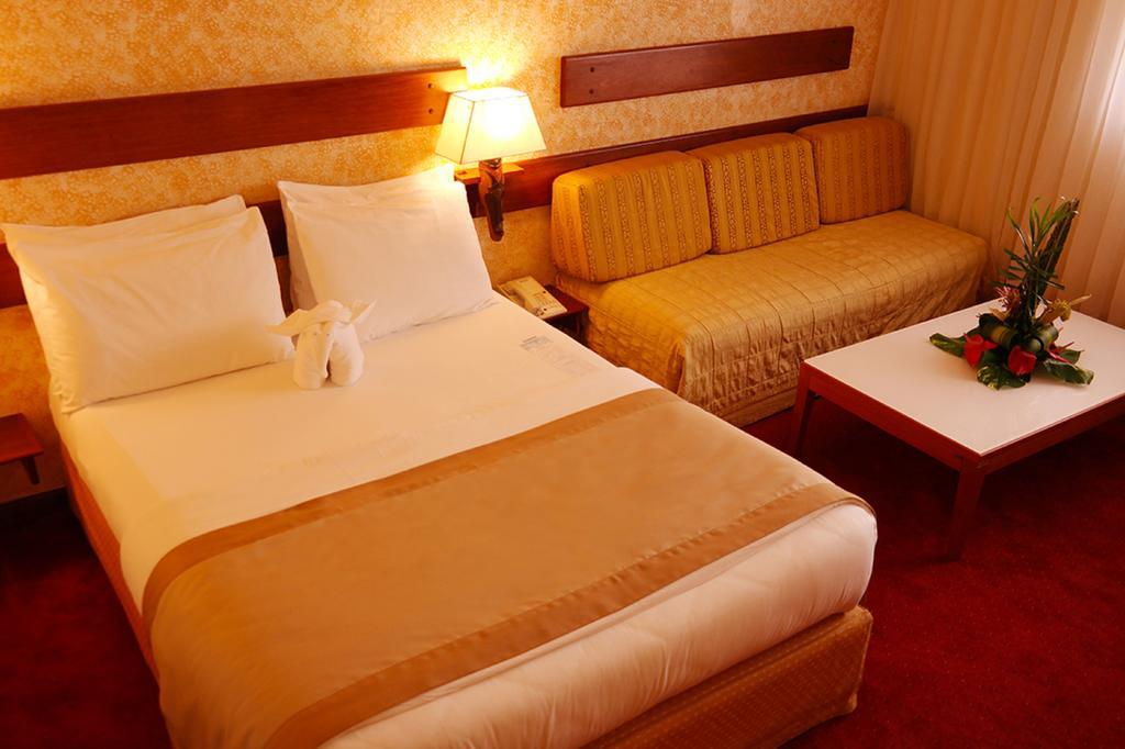Hotel Sawa Дуала Екстериор снимка