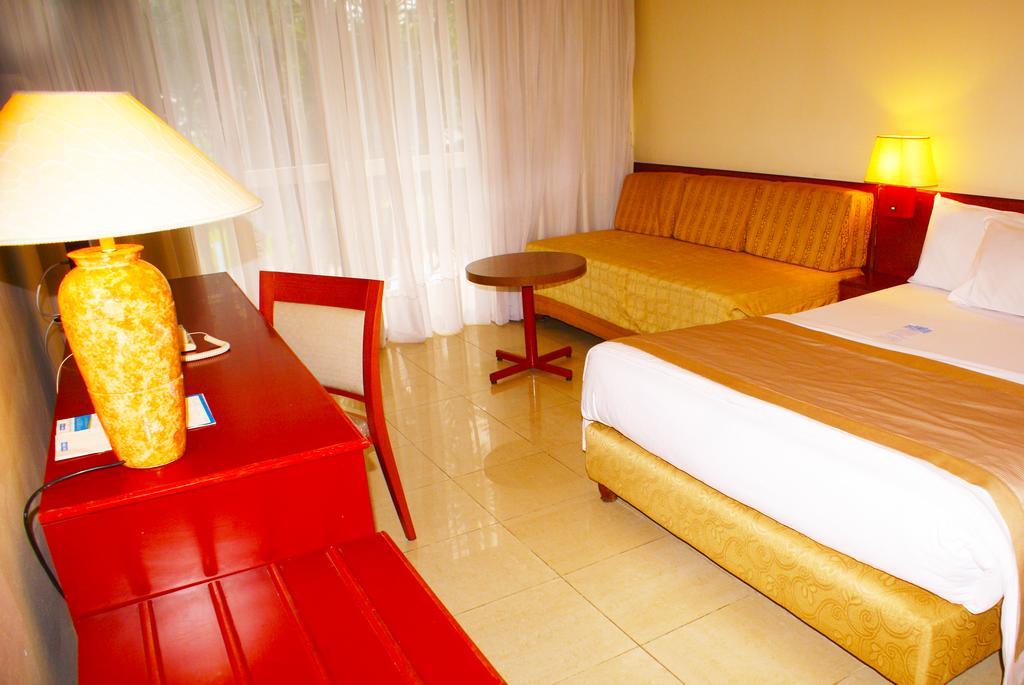 Hotel Sawa Дуала Екстериор снимка