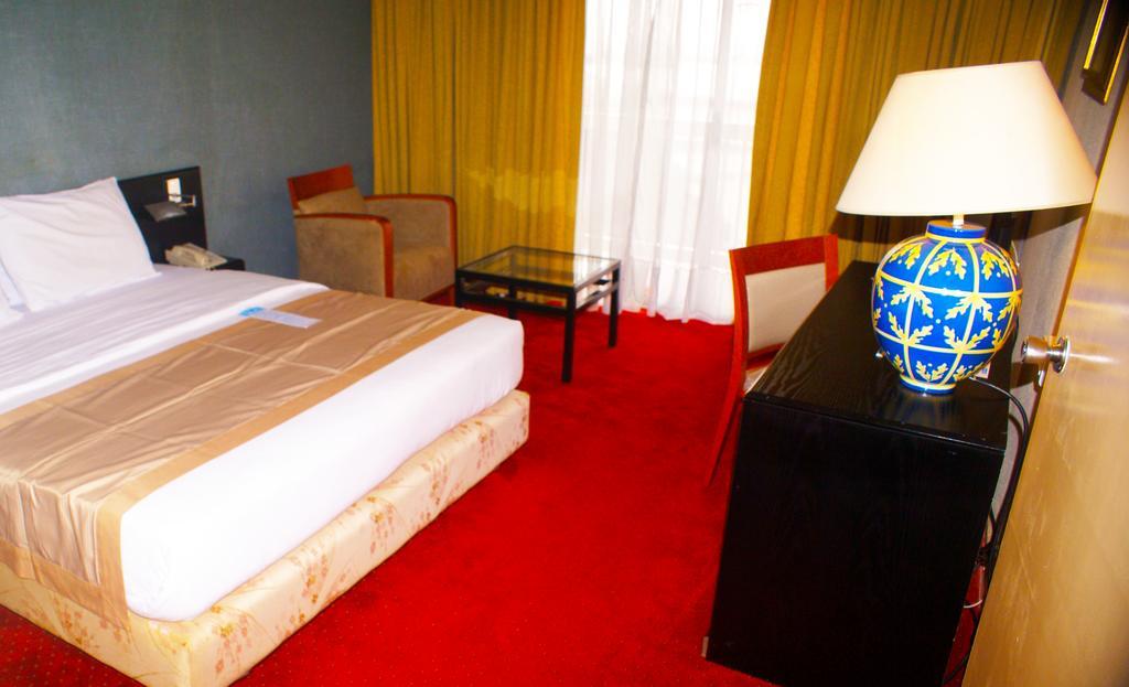 Hotel Sawa Дуала Екстериор снимка