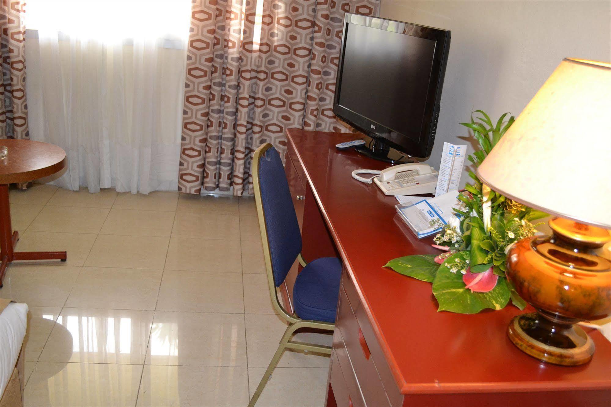 Hotel Sawa Дуала Екстериор снимка