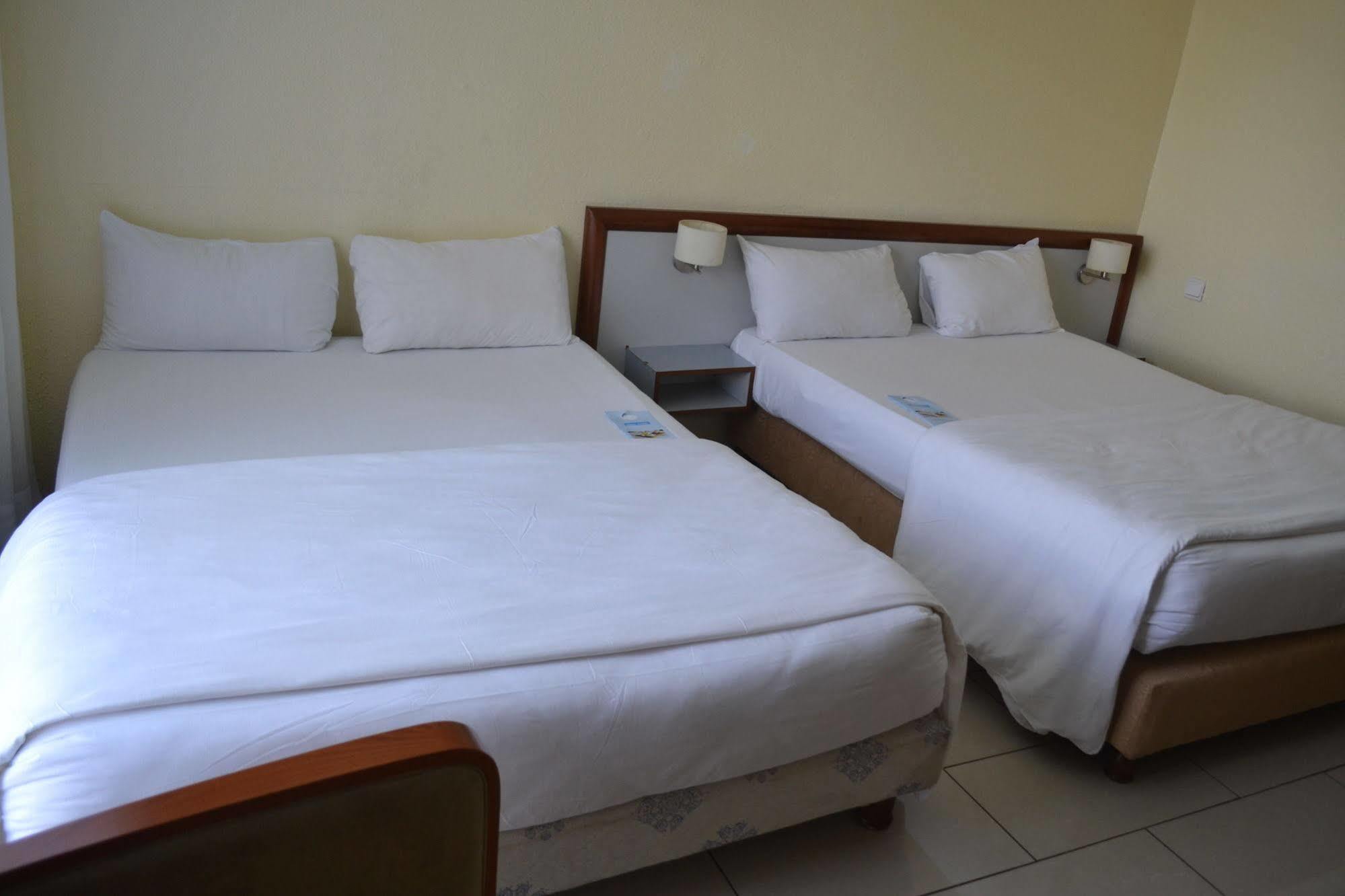 Hotel Sawa Дуала Екстериор снимка