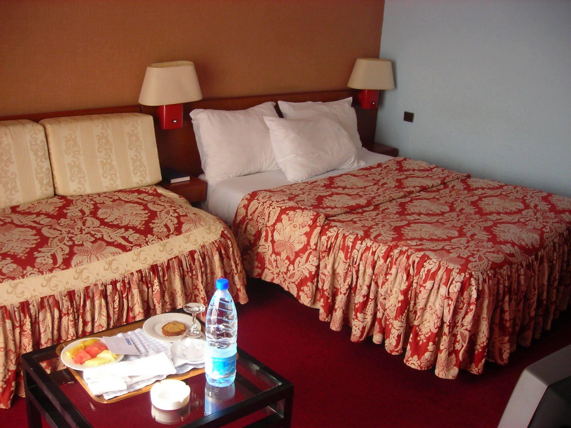Hotel Sawa Дуала Екстериор снимка