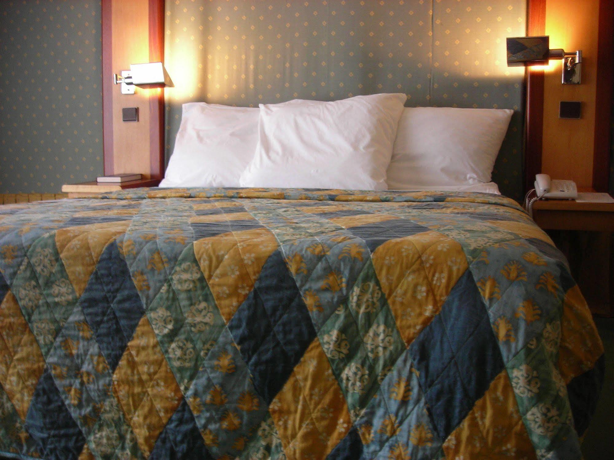 Hotel Sawa Дуала Екстериор снимка