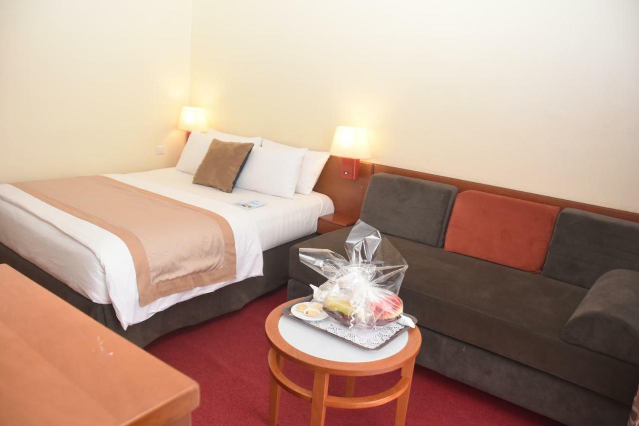 Hotel Sawa Дуала Екстериор снимка