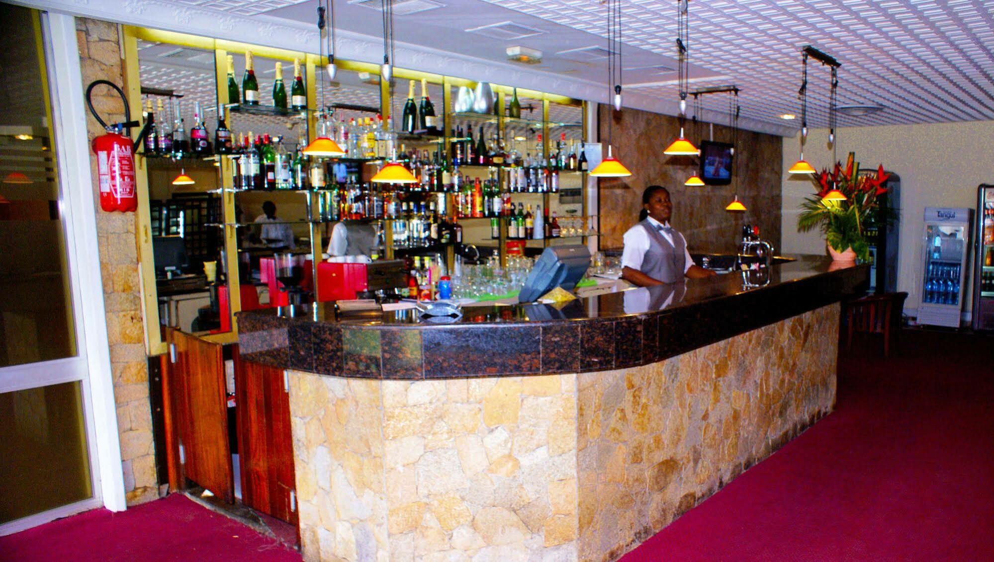Hotel Sawa Дуала Екстериор снимка